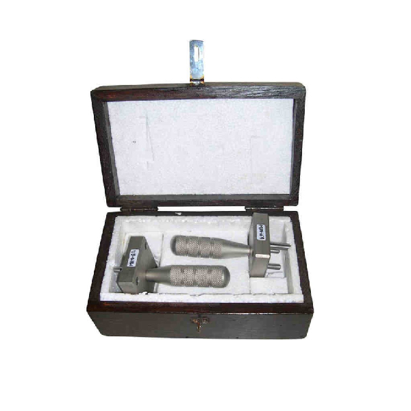 Max & min 'go' gauge for socket outlet